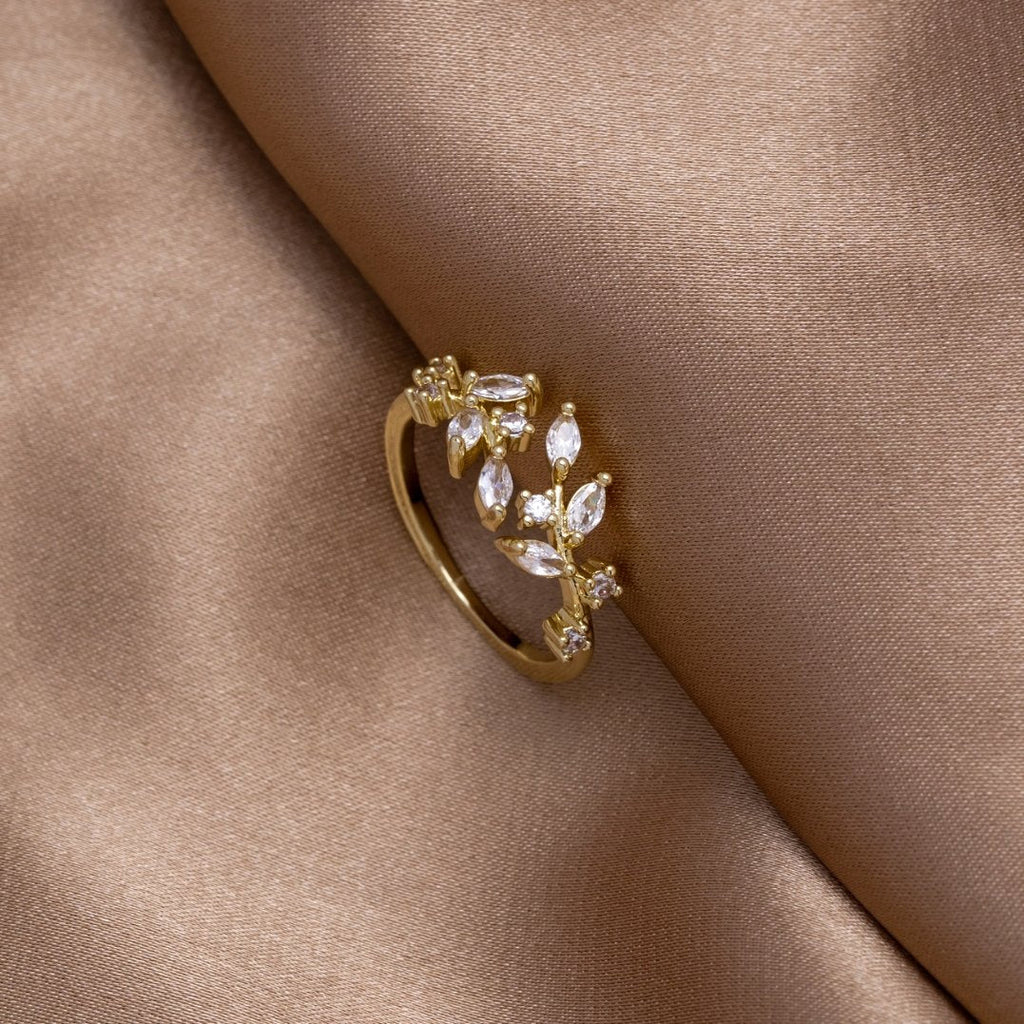Anillo de Oro 18K con Cristales y Diseño de Vid