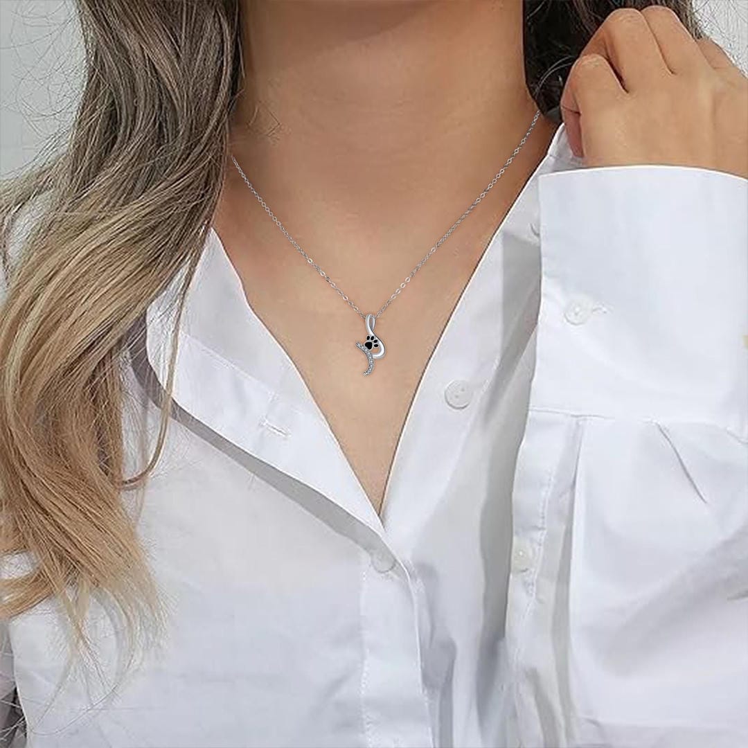 Collar con colgante de huella de pata