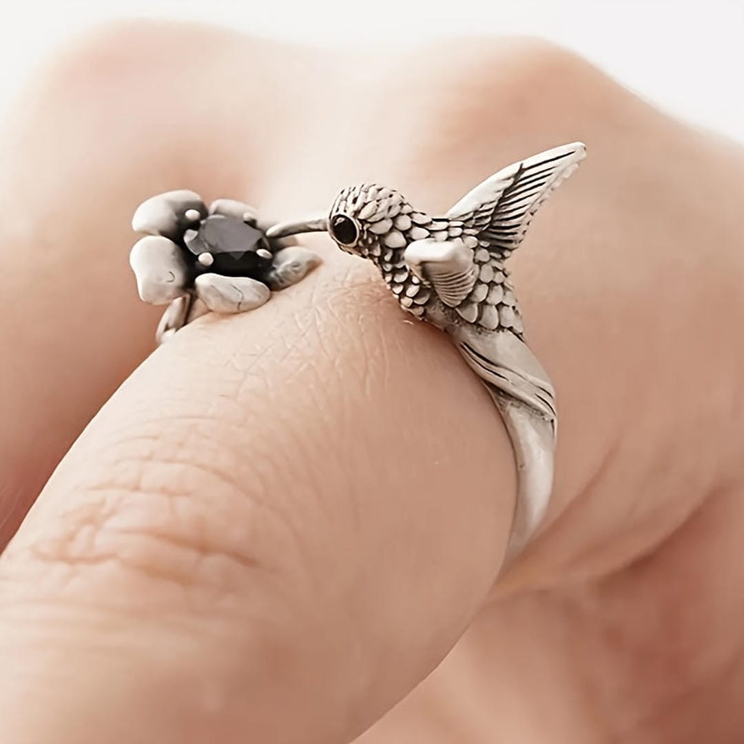 Anillo ajustable de colibrí y piedra floral