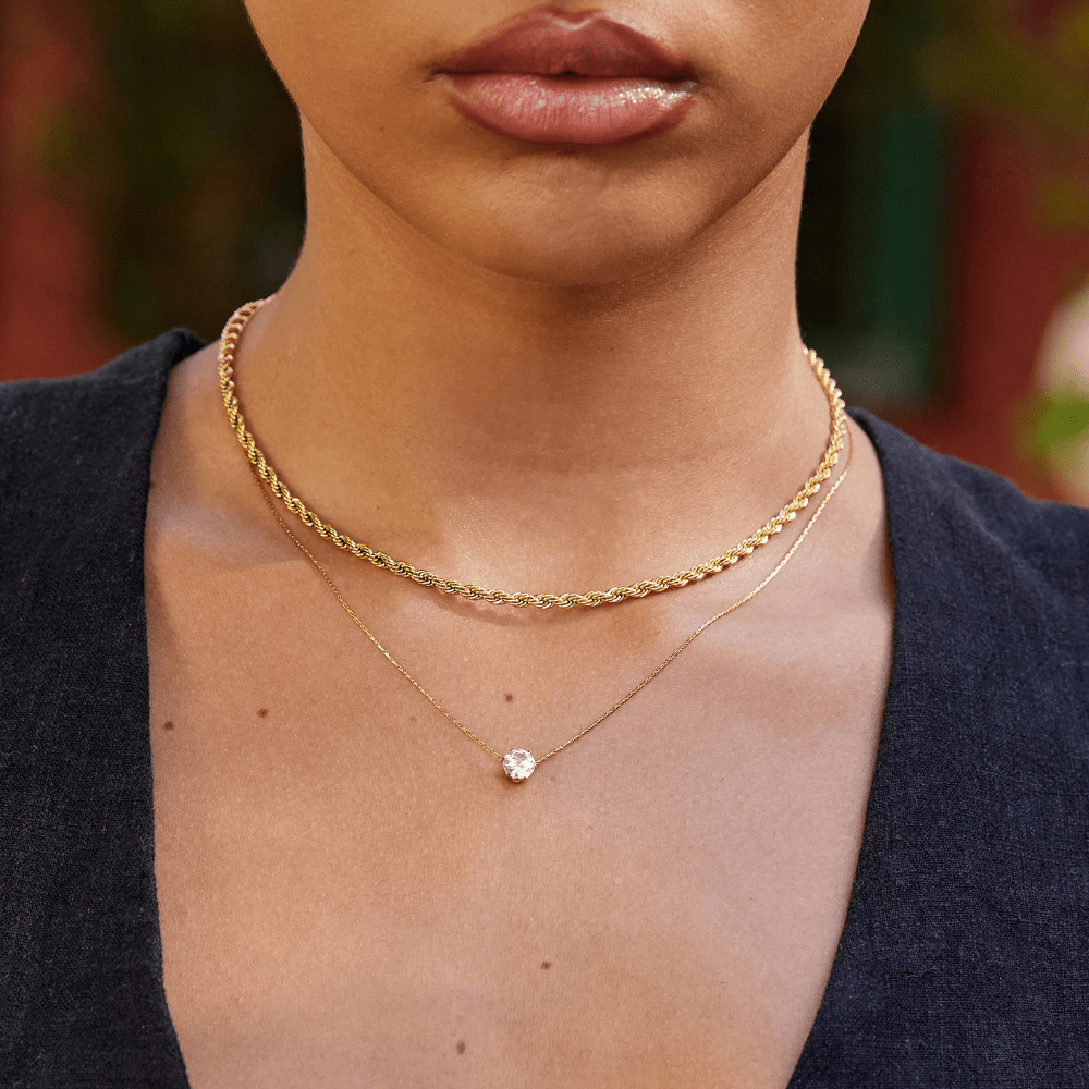 Delicado collar redondo de cristal