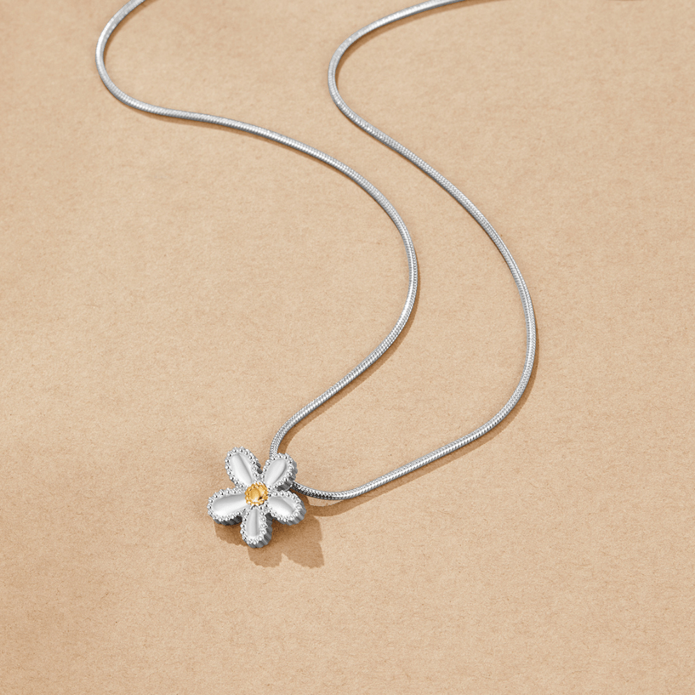 Collar con colgante de margarita