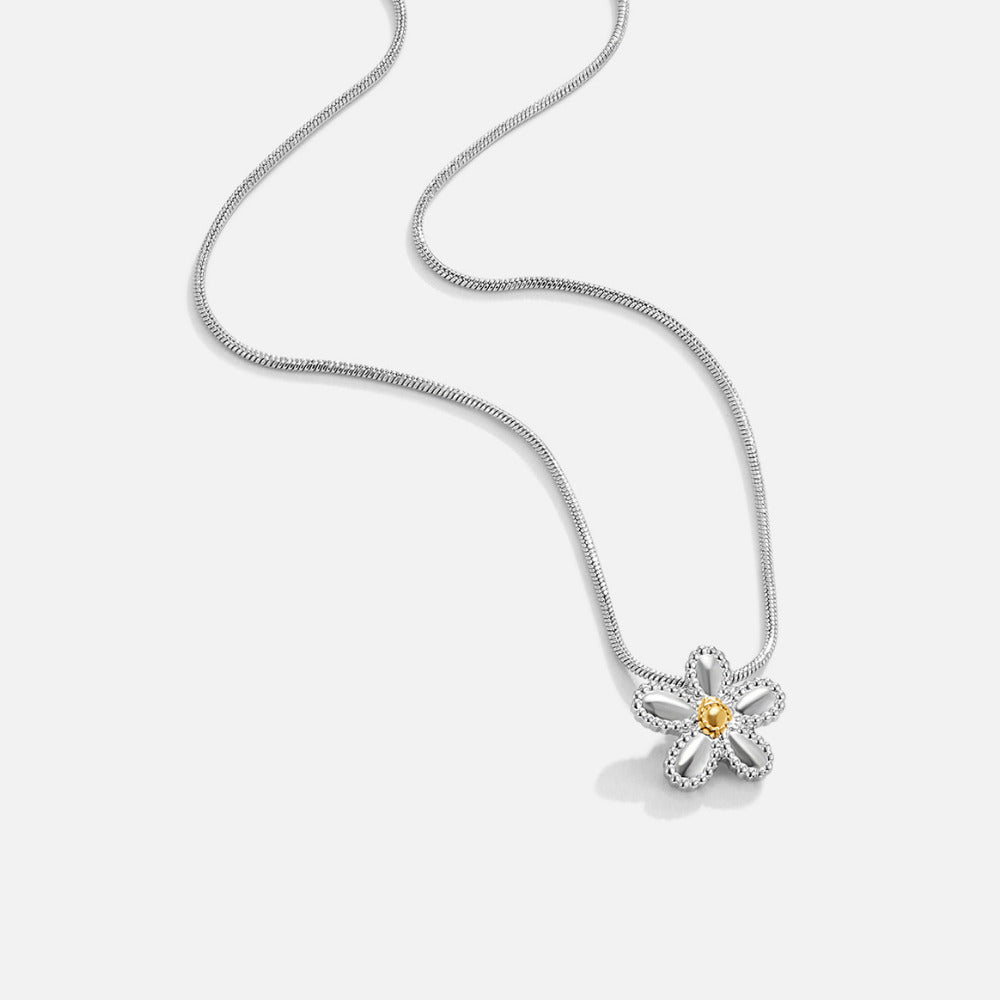 Collar con colgante de margarita
