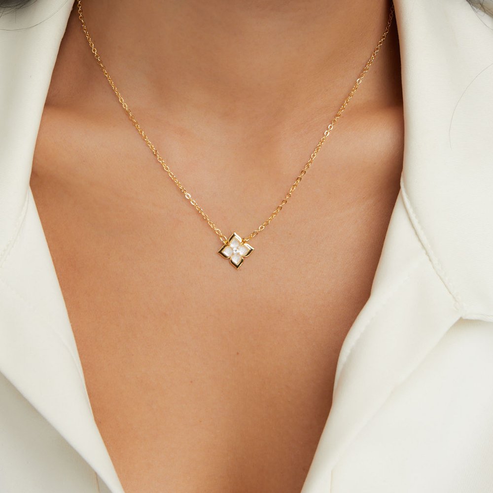 Collar Dalia Lirio Blanco Trébol