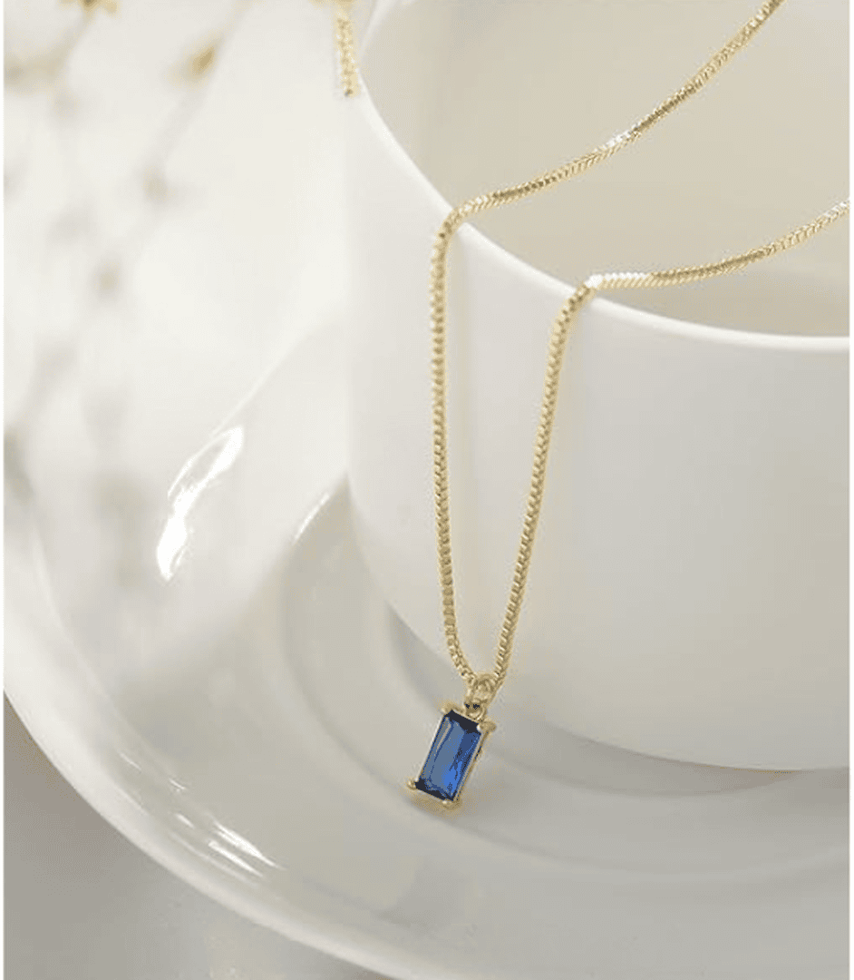 Collar con colgante de zafiro minimalista