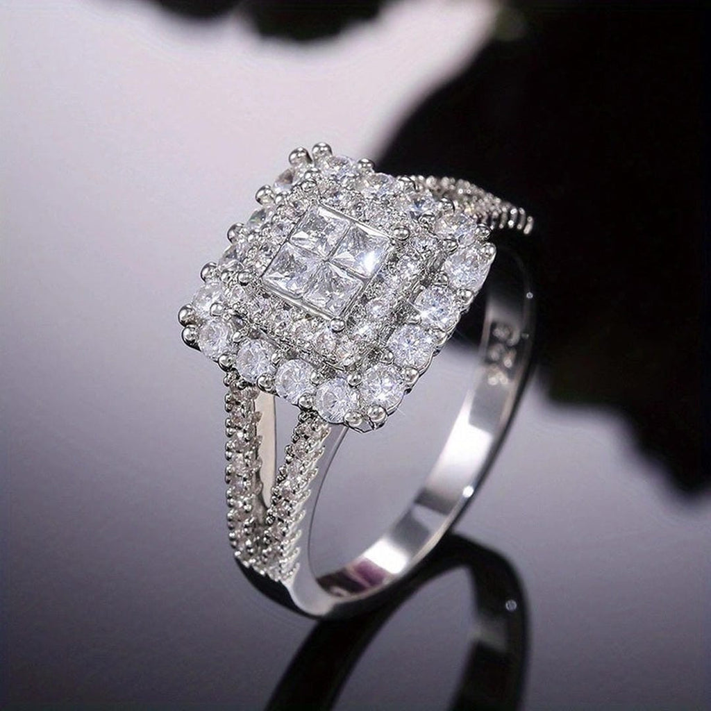 Anillo de boda de circonita con forma cuadrada