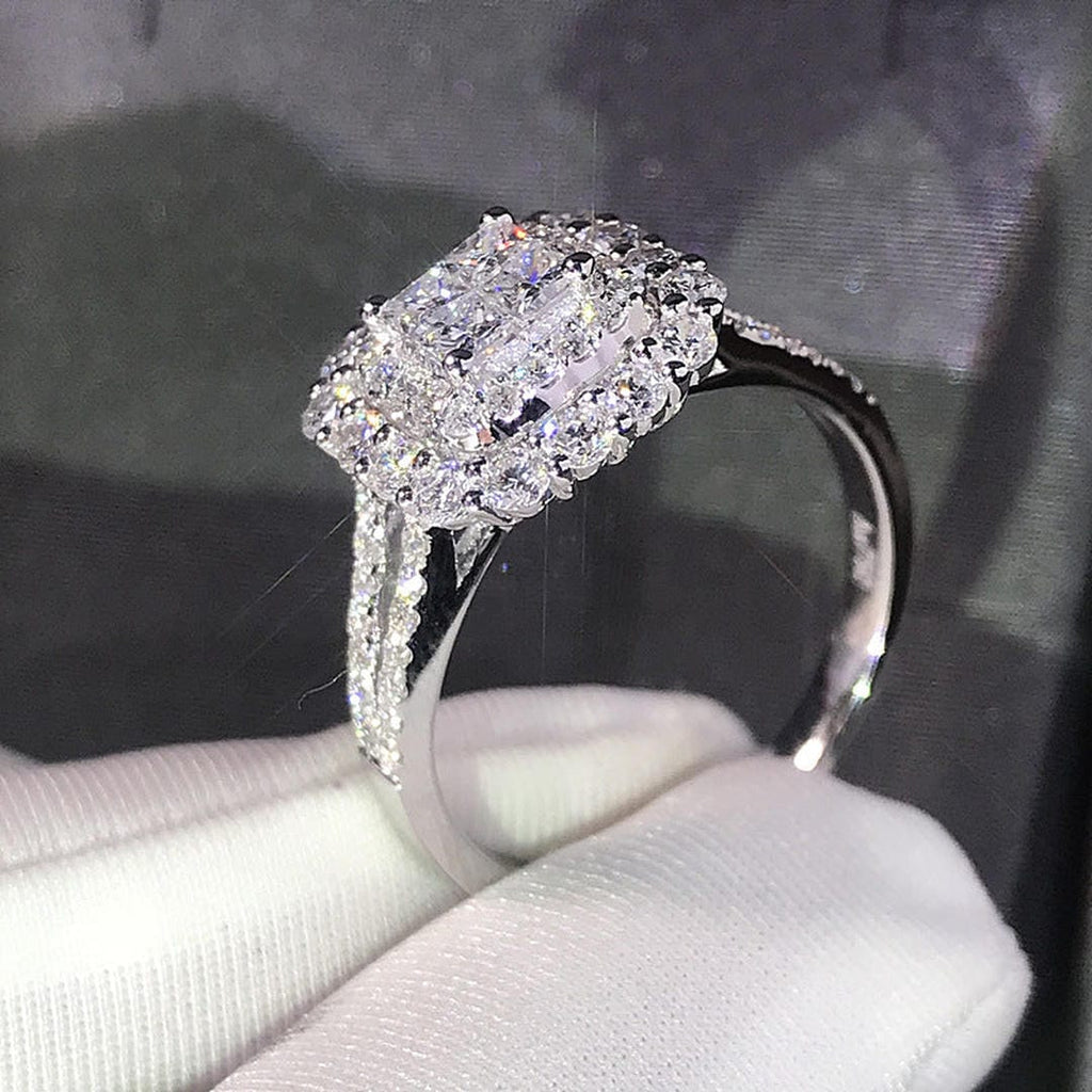 Anillo de boda de circonita con forma cuadrada