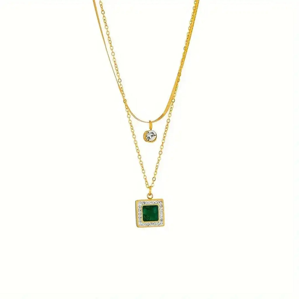 Collar doble de oro en capas con esmeraldas