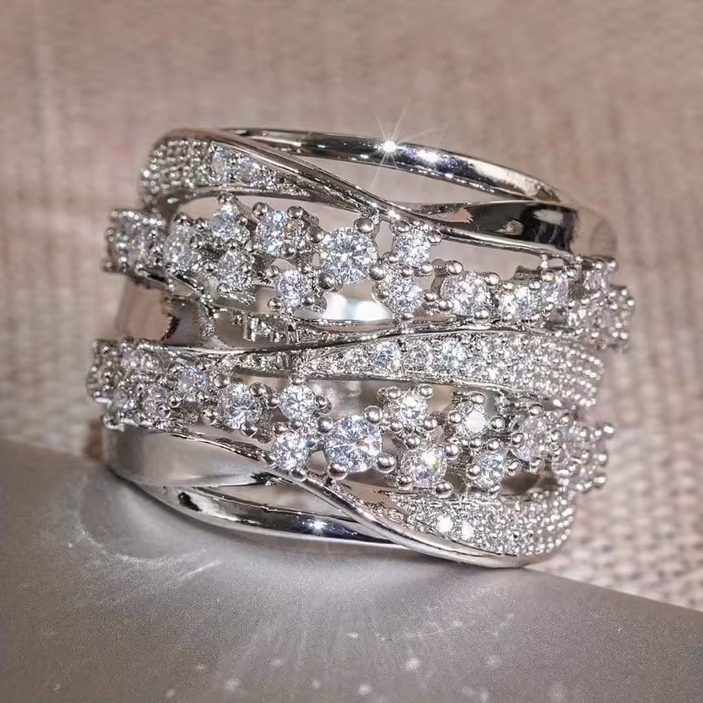 Anillo de Lujo con Capas de Cristal