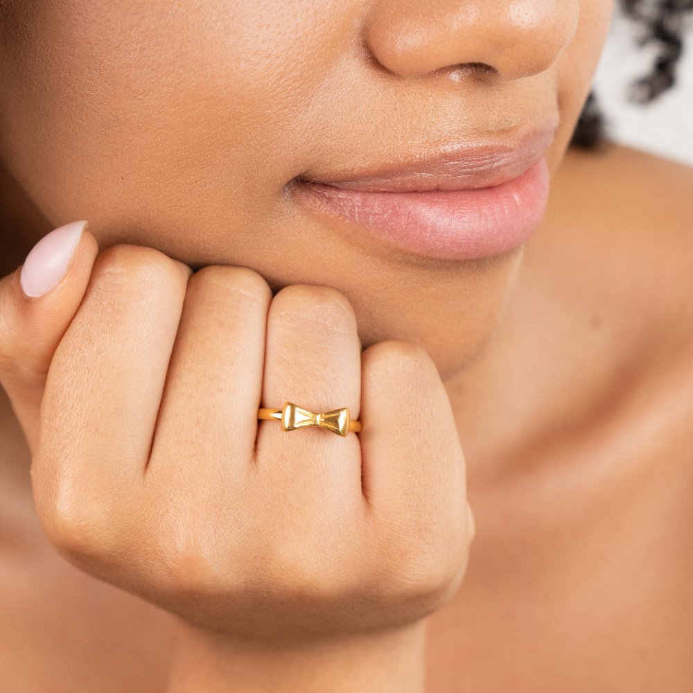 Anillo Ellie con Lazo Dorado