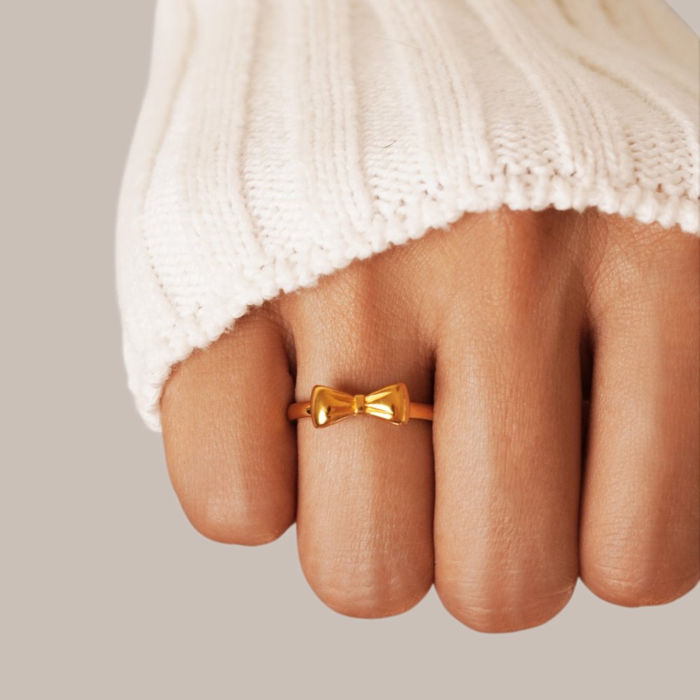 Anillo Ellie con Lazo Dorado
