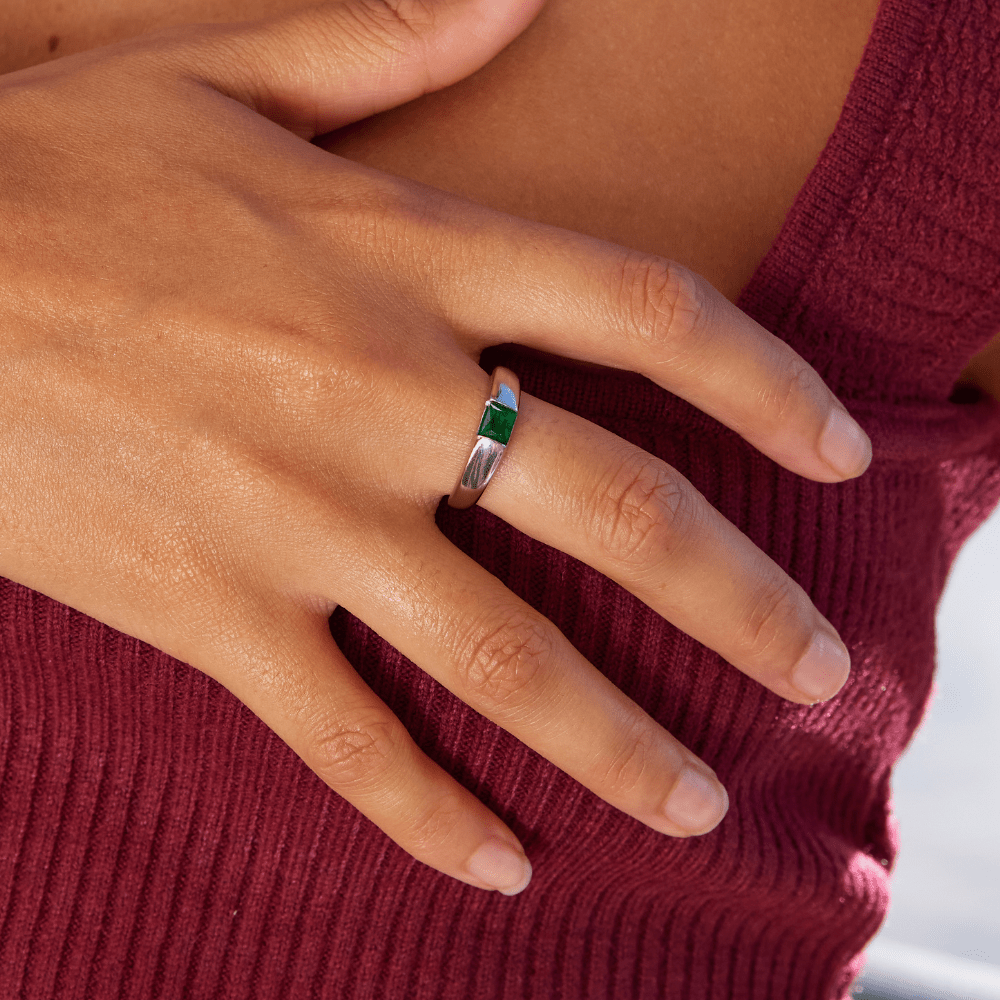 Anillo Ember de plata y esmeralda