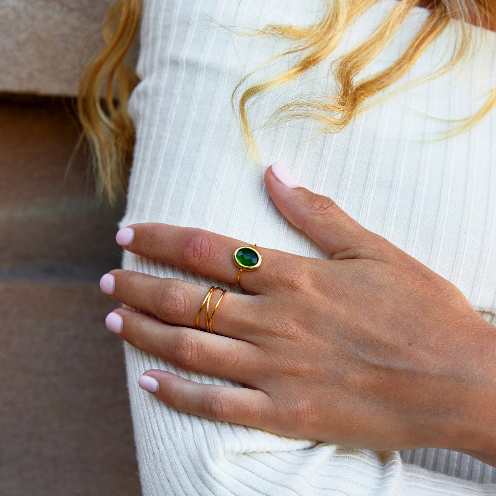 Anillo de Oro con Cristal Verde Esmeralda