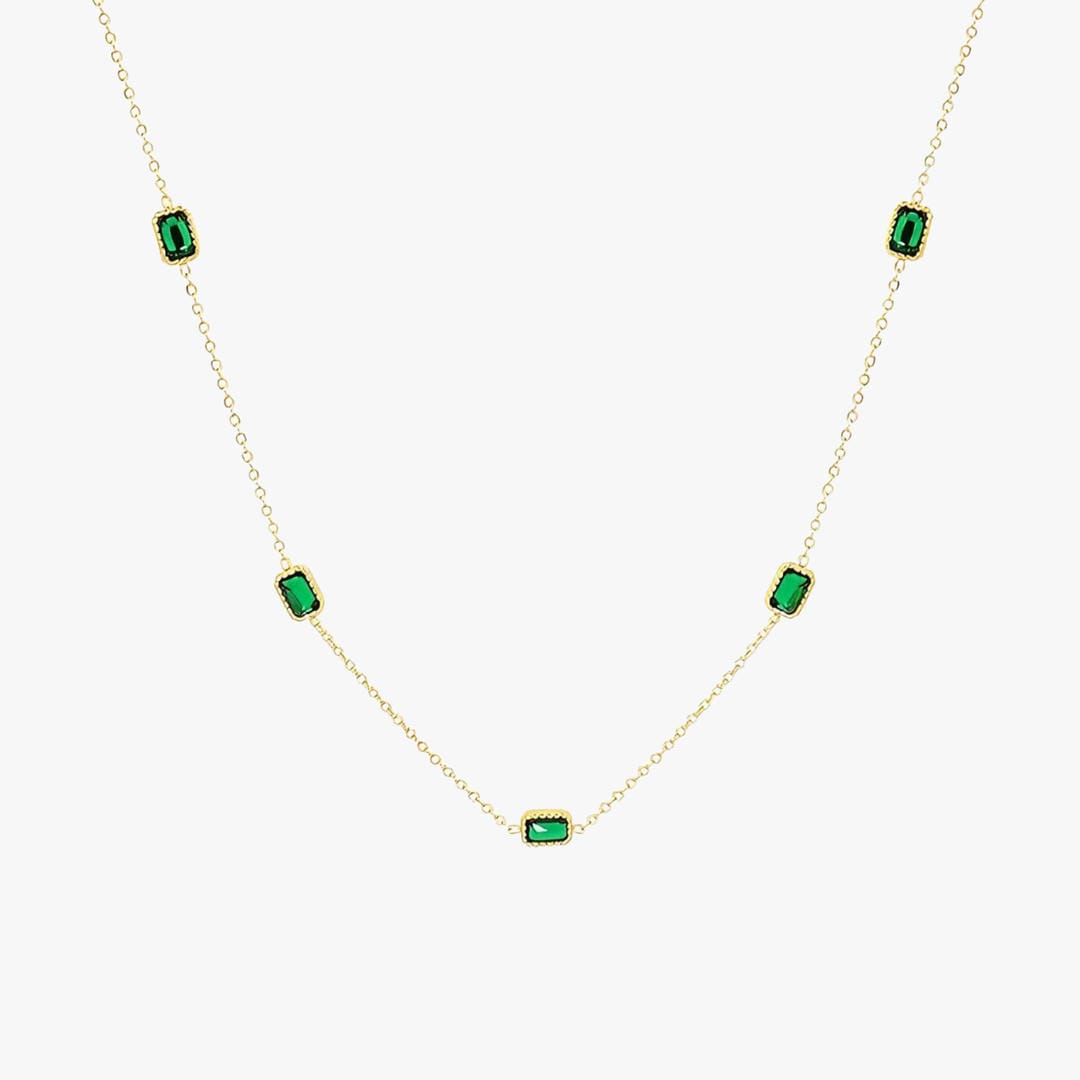 Cadena de oro con colgante de piedra verde