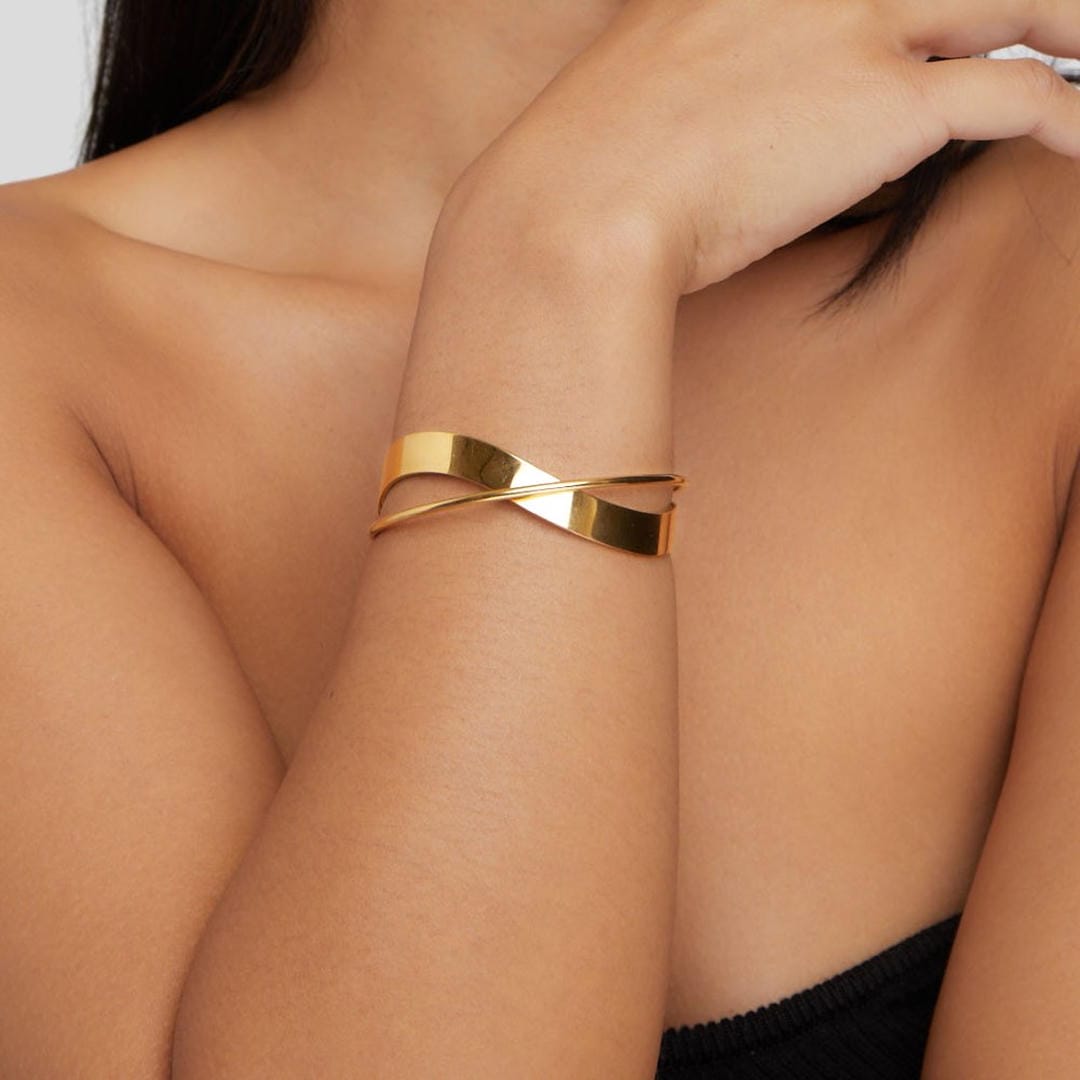 Brazalete de oro único celestial