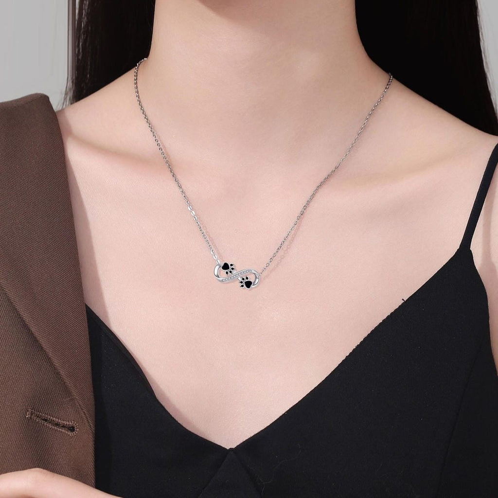 Collar de Zirconia con Huella de Pata Infinita