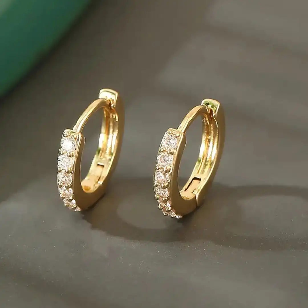 Pendientes de gota dorados inspirados en la costa