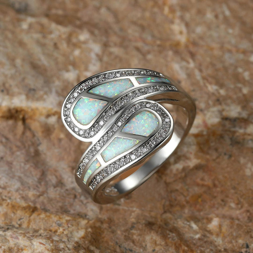 Anillo de circonita con incrustaciones de ópalo