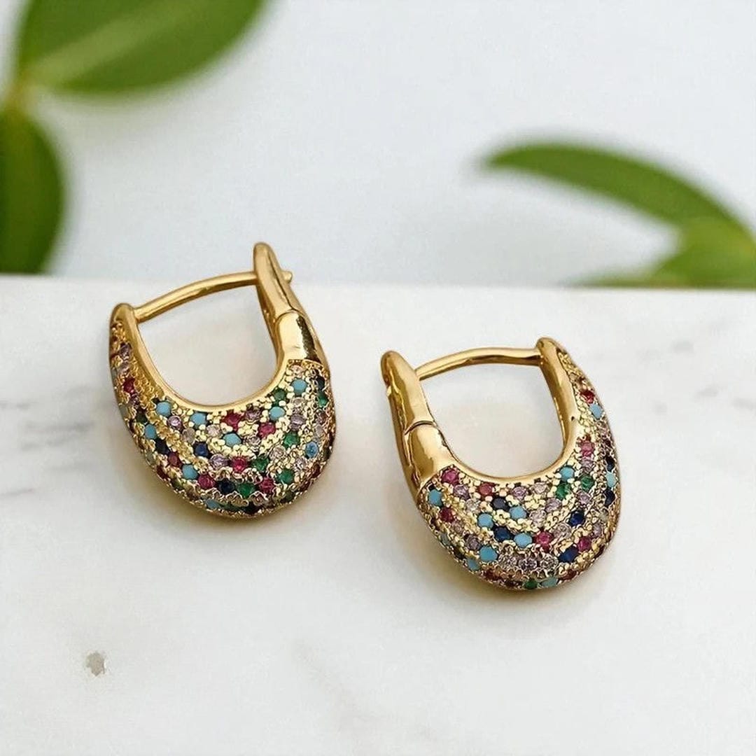 Pendientes elegantes con incrustaciones de cristal de colores