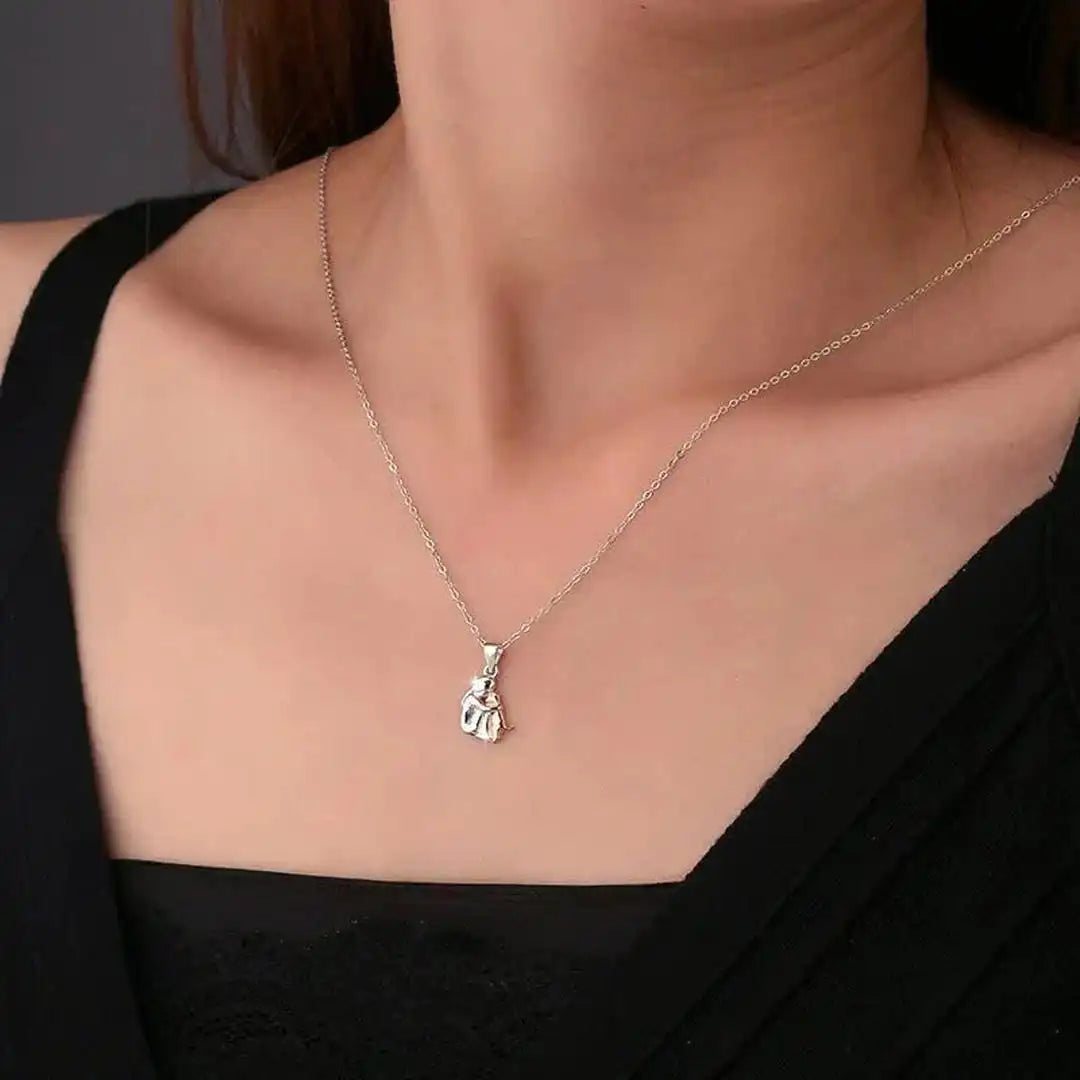 Collar con colgante de abrazo + Pendientes de regalo