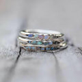Anillo de plata con piedras azules superpuestas vintage
