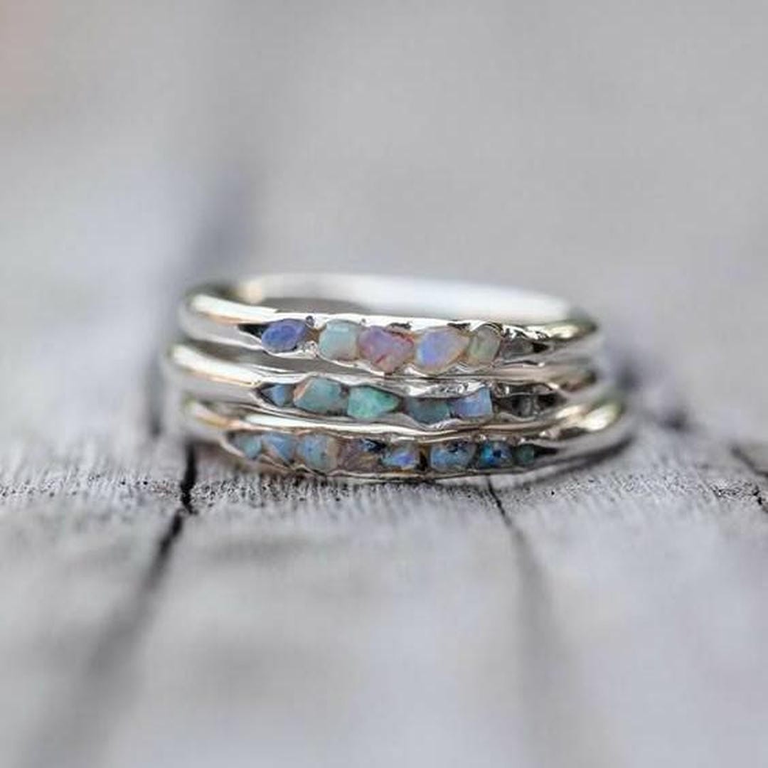 Anillo de plata con piedras azules superpuestas vintage