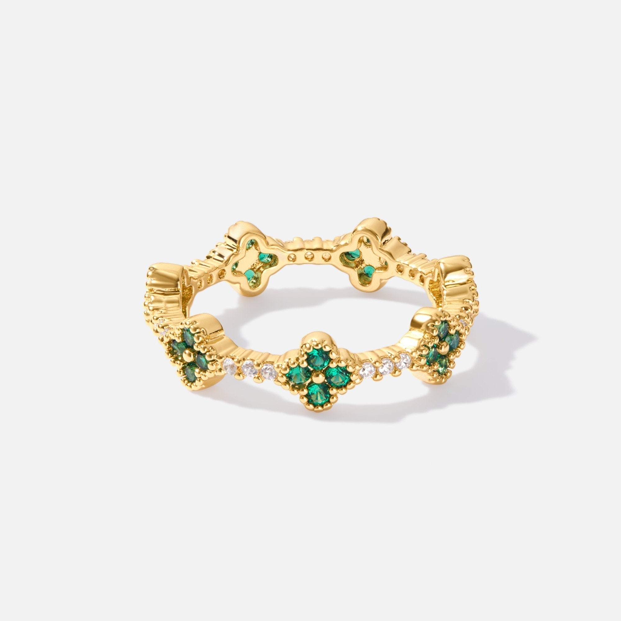 Anillo de cristal con trébol de cuatro hojas