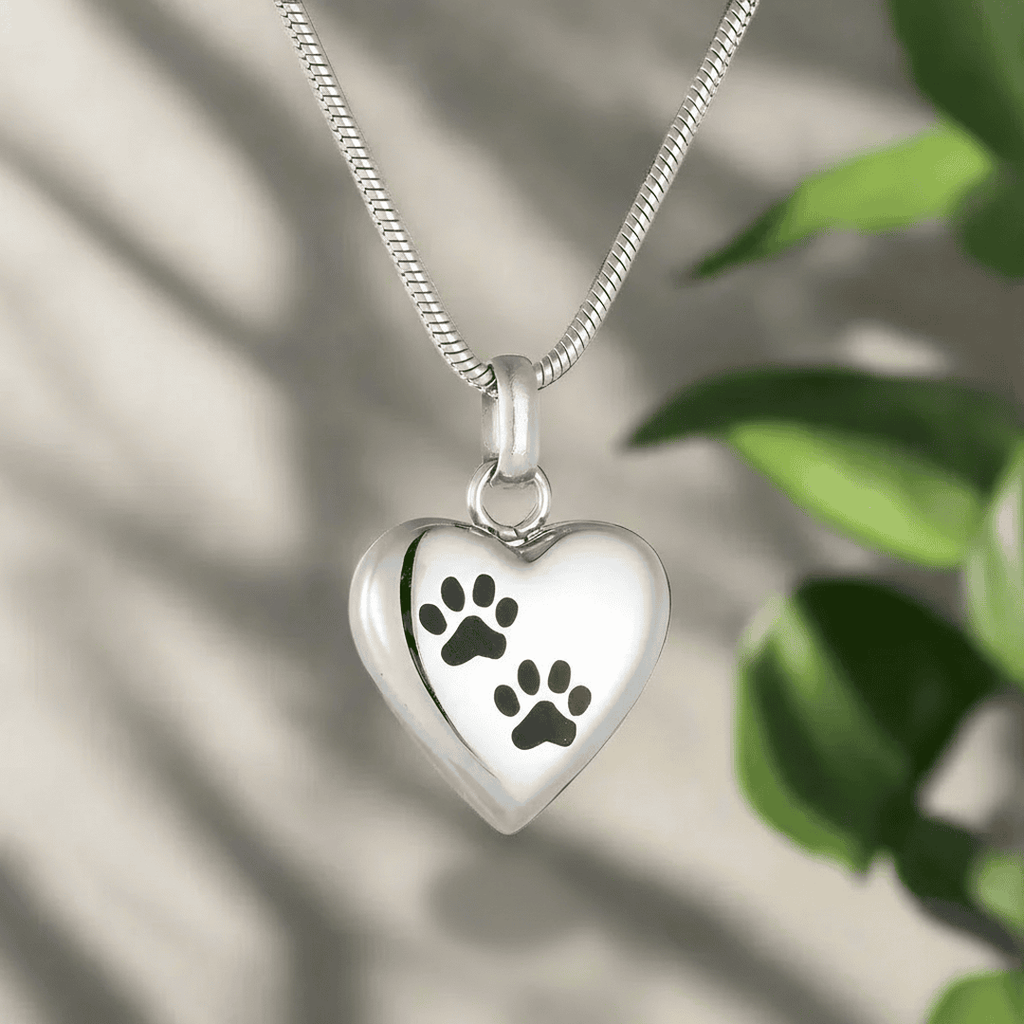 Collar de urna conmemorativa para mascotas, colgante en forma de corazón con grabado de huella de pata