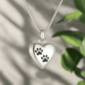 Collar de urna conmemorativa para mascotas, colgante en forma de corazón con grabado de huella de pata