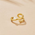 Anillo geométrico de oro y perlas