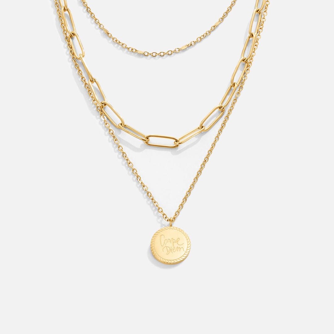 Collar con colgante de monedas de Janie en capas