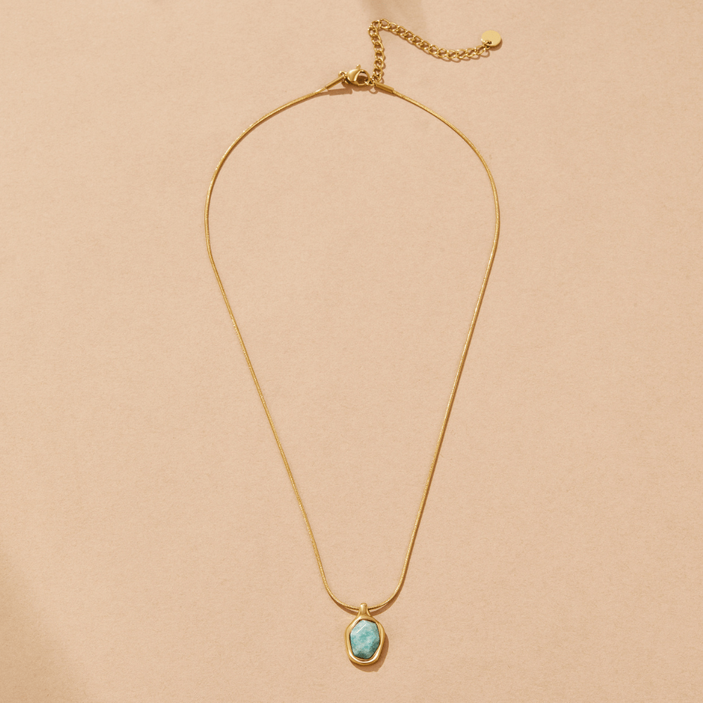 Collar con colgante de aguamarina de oro