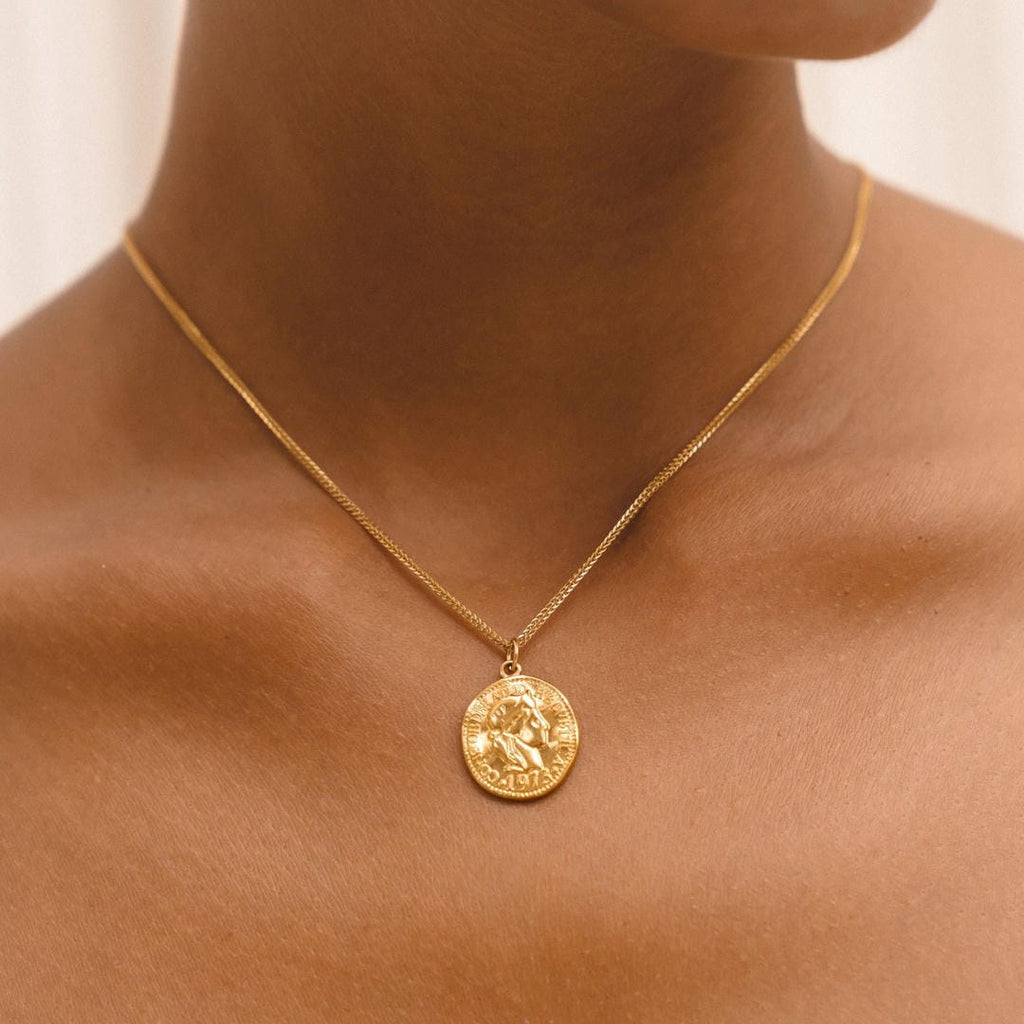 Elegante collar de moneda antigua