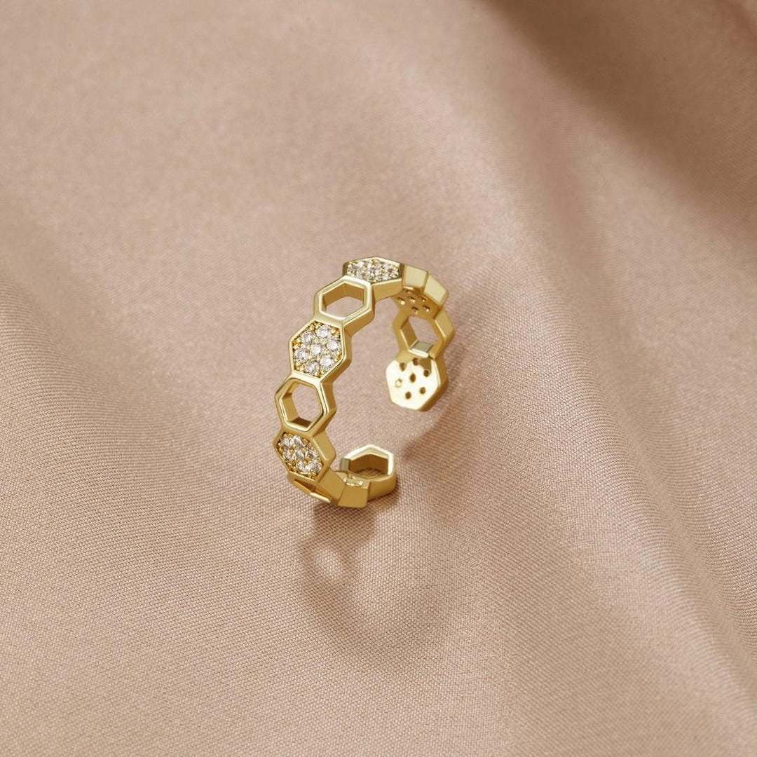 Anillo ajustable Spark con diseño de panal