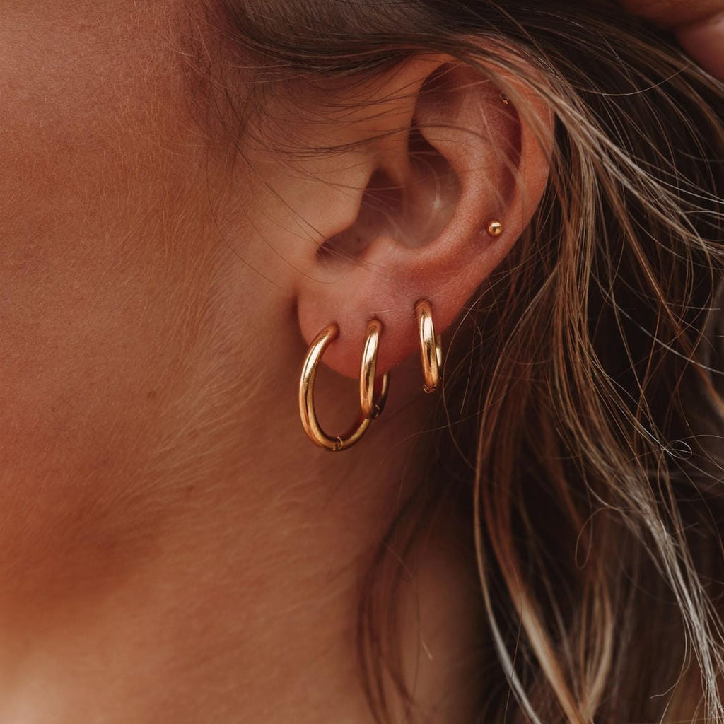 Juego de tres aretes de aro sin fin