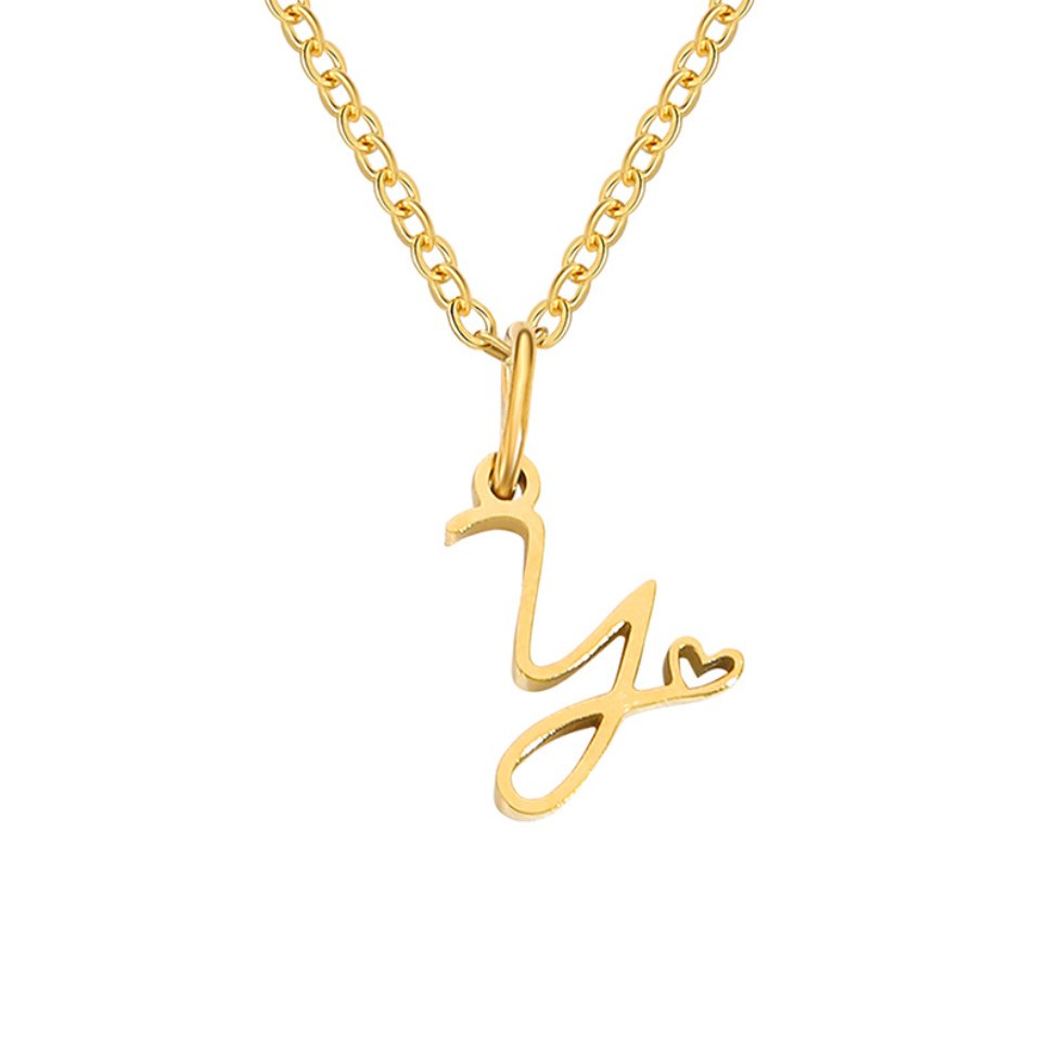 Collar de corazón con letra de oro
