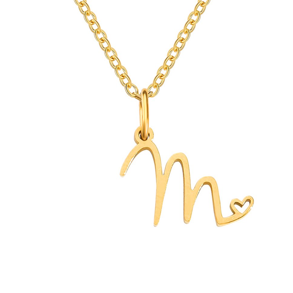 Collar de corazón con letra de oro