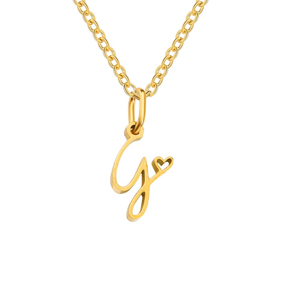 Collar de corazón con letra de oro