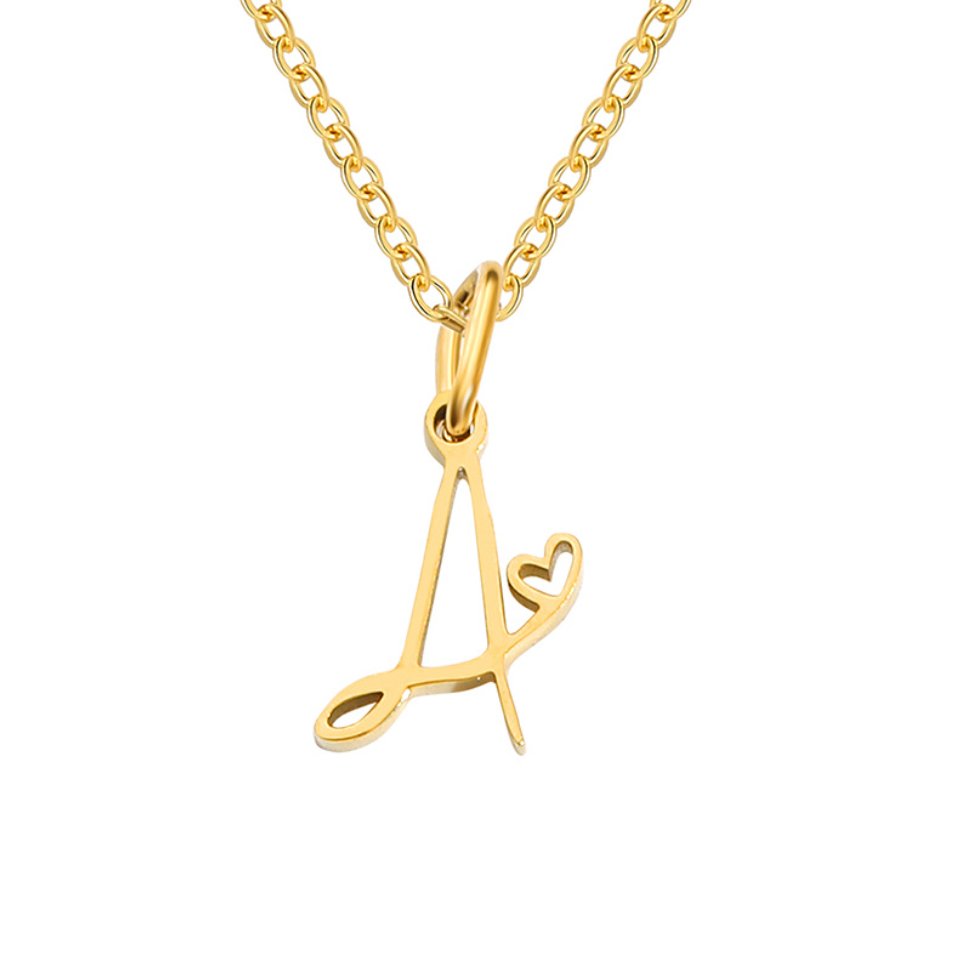 Collar de corazón con letra de oro