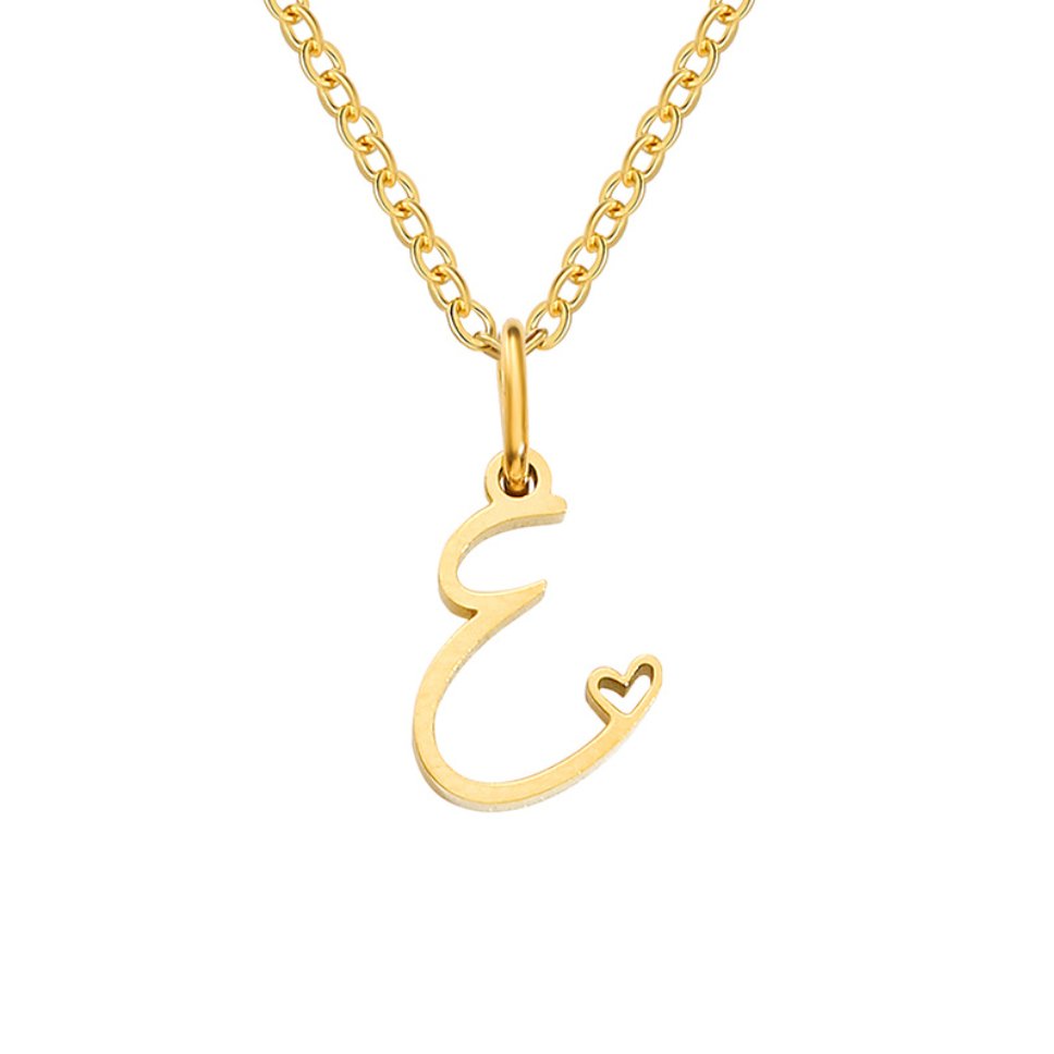 Collar de corazón con letra de oro