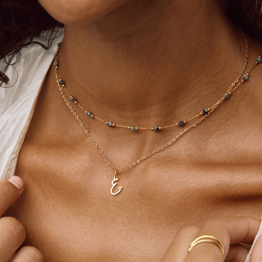 Collar de corazón con letra de oro