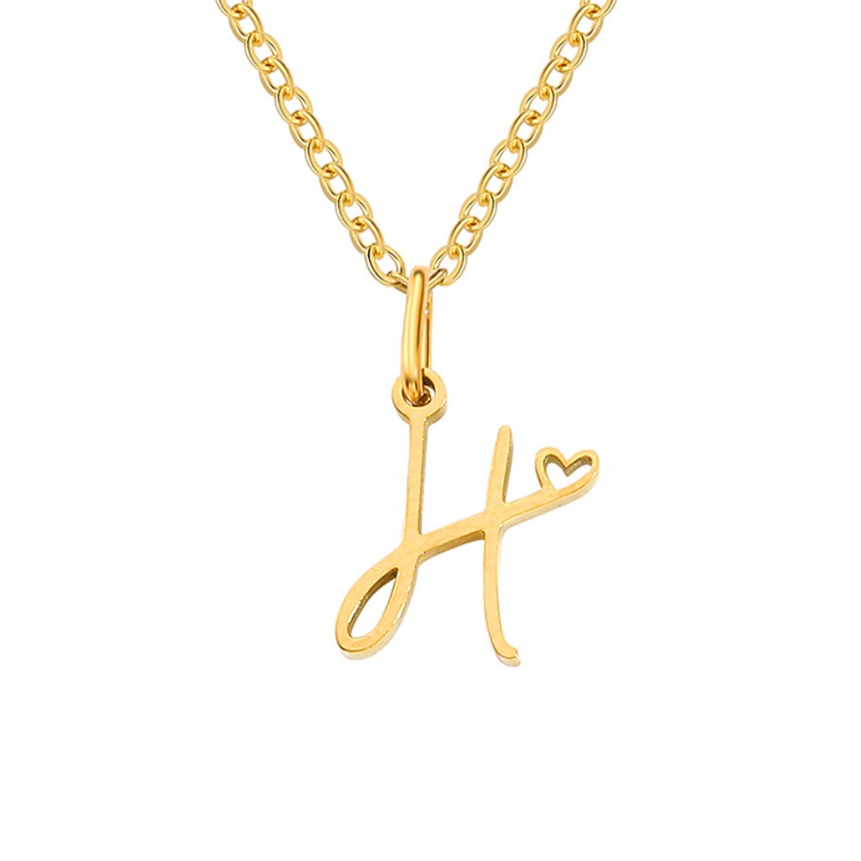 Collar de corazón con letra de oro