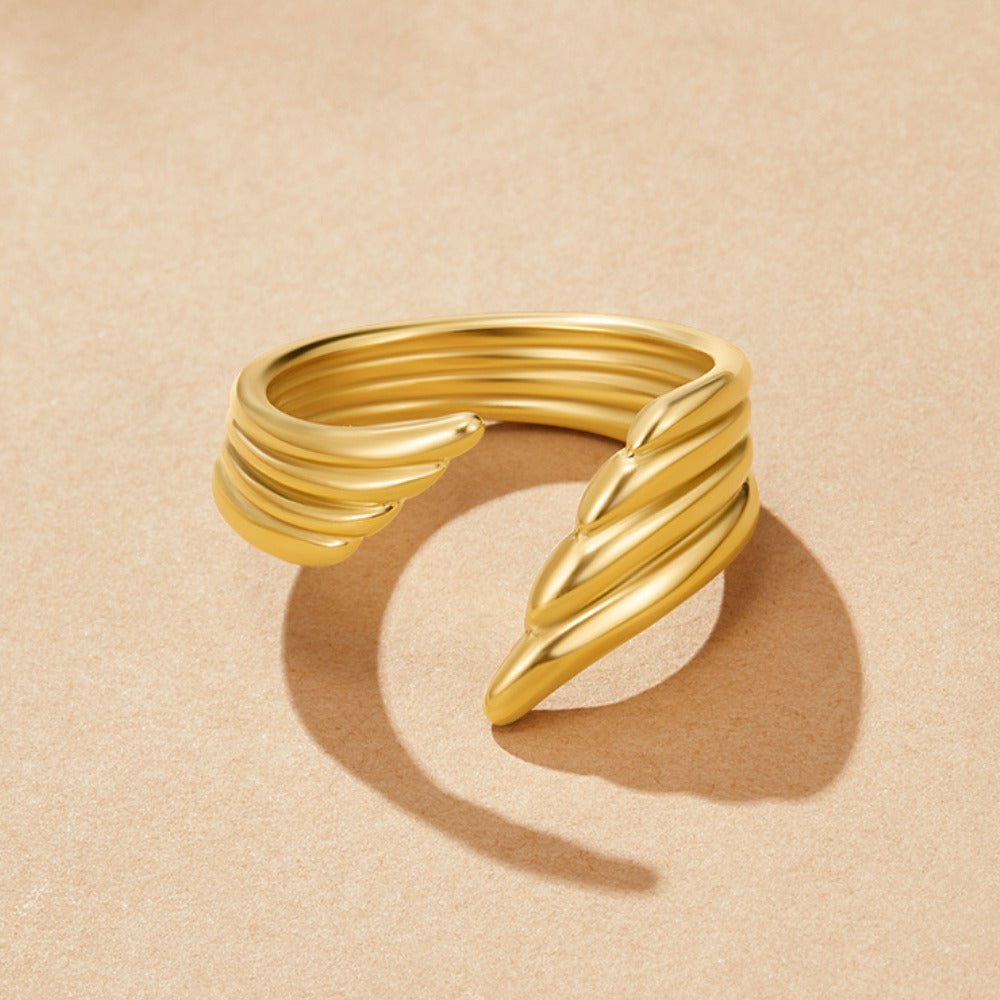 Anillo envolvente Alas de ángel dorado