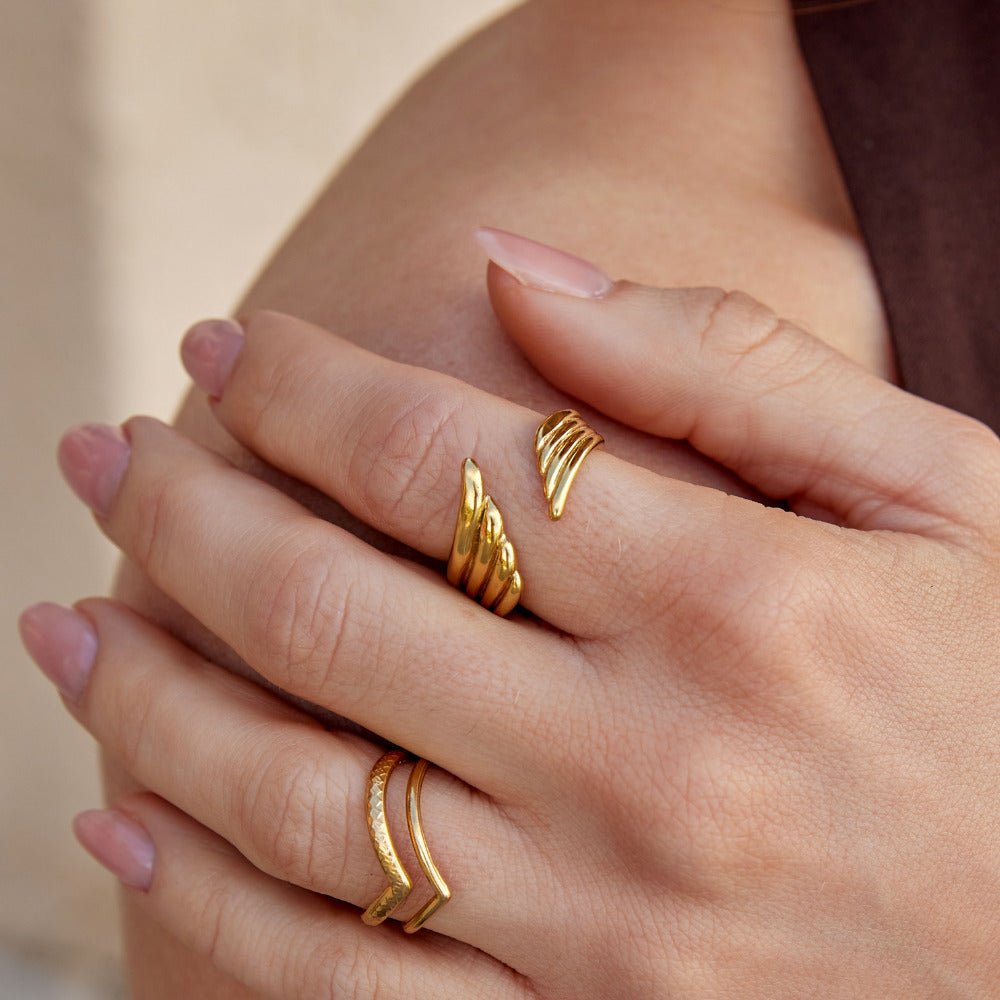 Anillo envolvente Alas de ángel dorado