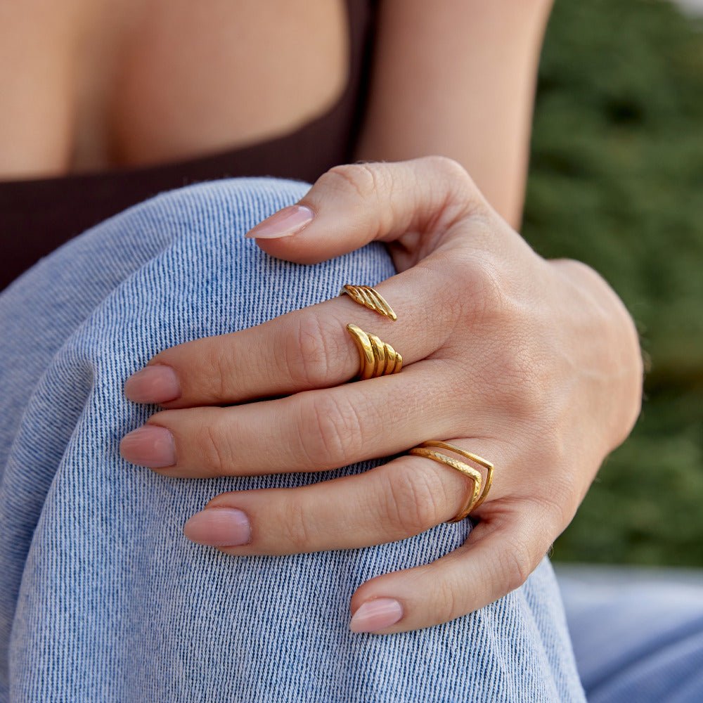 Anillo envolvente Alas de ángel dorado