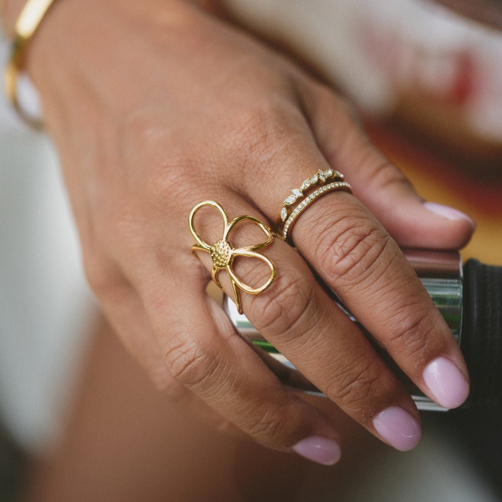 Anillo de flor Margarita Dorada