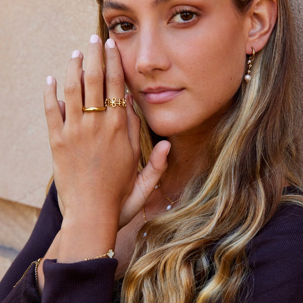 Anillo Infinito Flor Silvestre Dorada