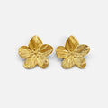 Elegantes aretes florales dorados