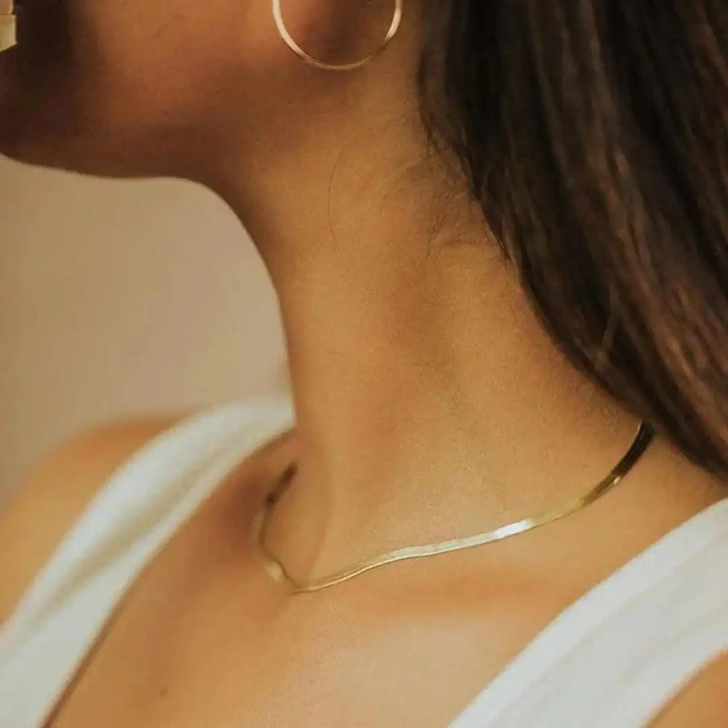 Collar de oro atemporal con diseño de espiga