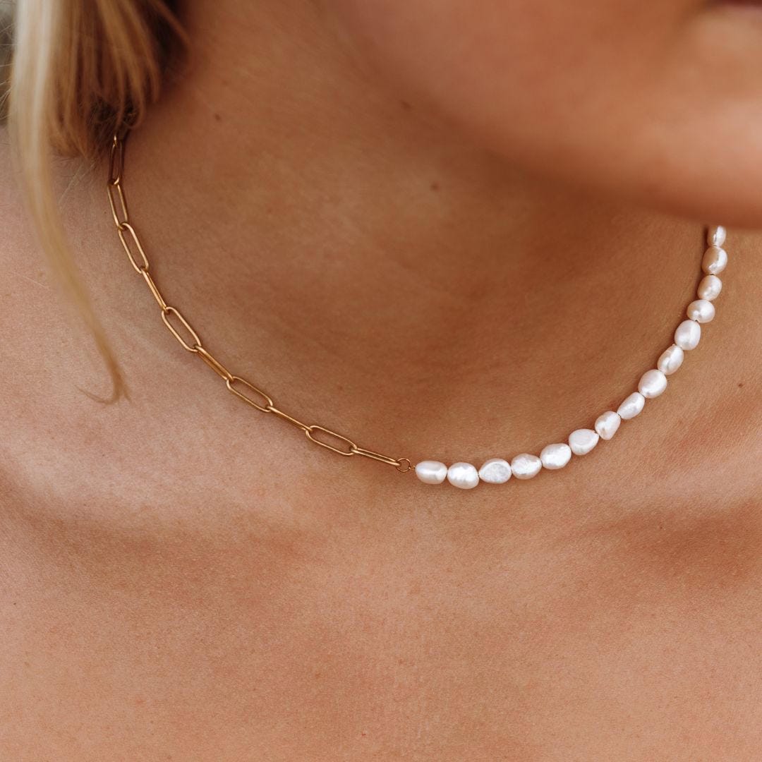 Collar dividido de oro y perlas