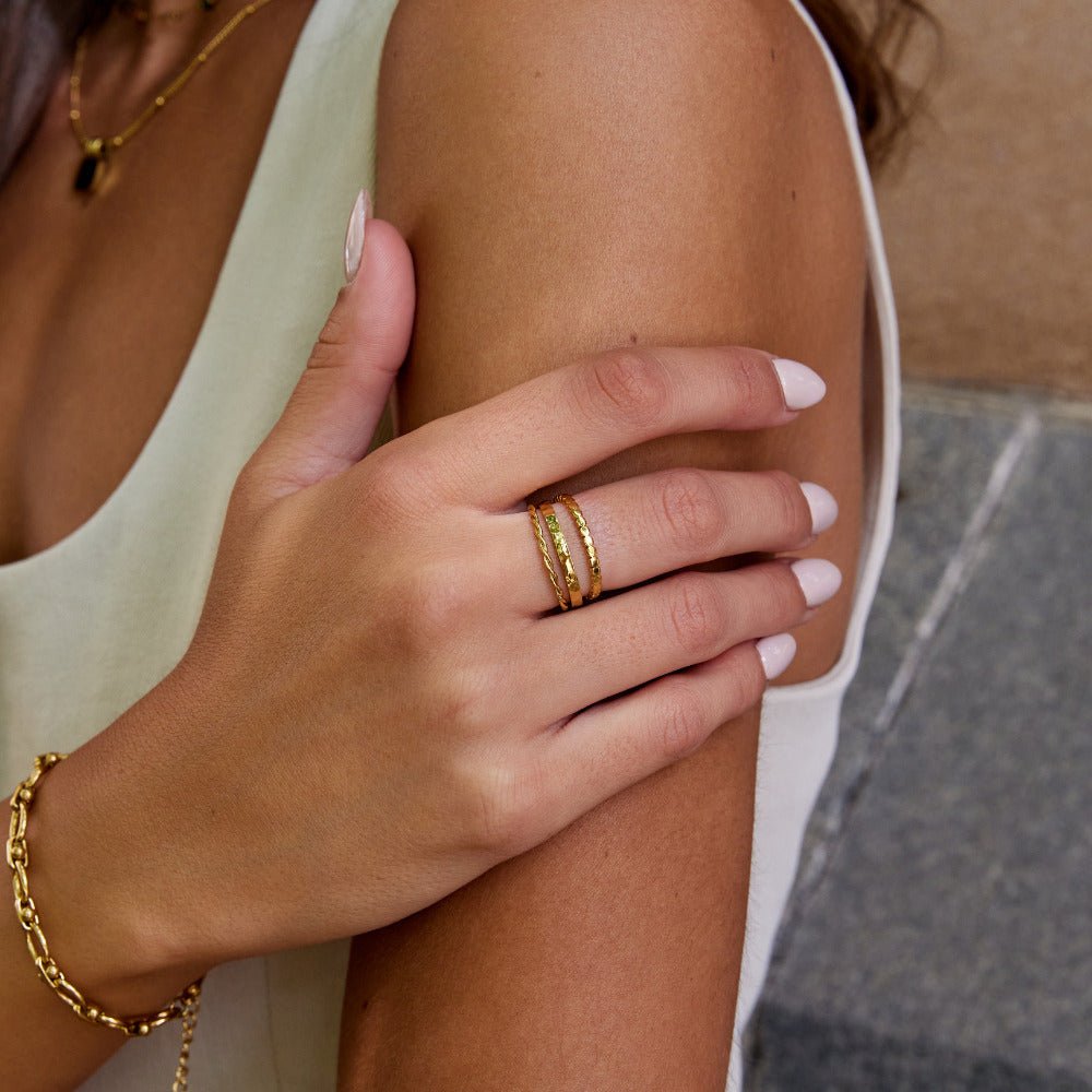 Anillo apilable Hella Gold